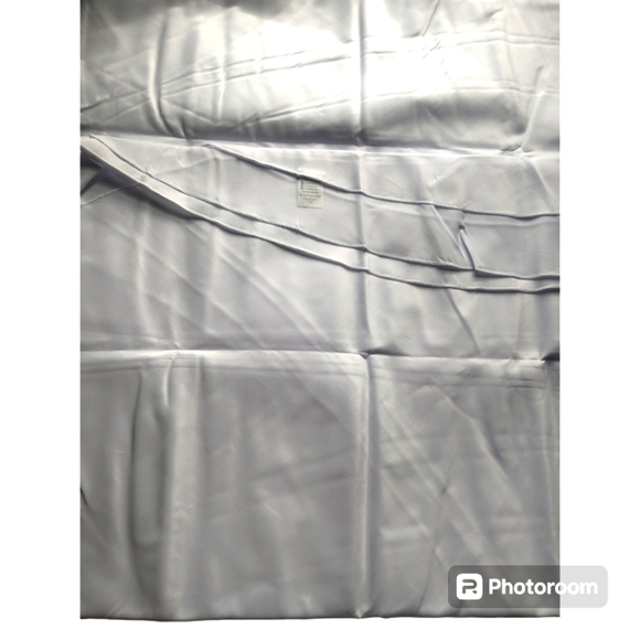 Round Tablecloth. White. 108 inch, 100% Polyester. 4 in Total - Picture 4 of 8